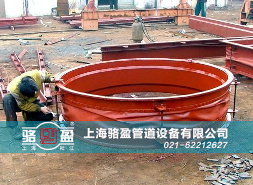 圓形織物<a href=http://www.mulancubu.com.cn target=_blank class=infotextkey>補償器</a>安裝現(xiàn)場